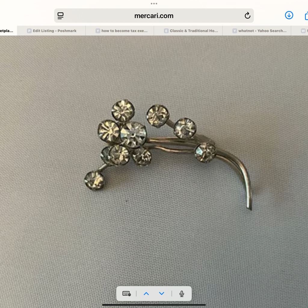 Austrian Floral Spray Of Clear Rhinestones On Silver Tone Metal Pin 22$
